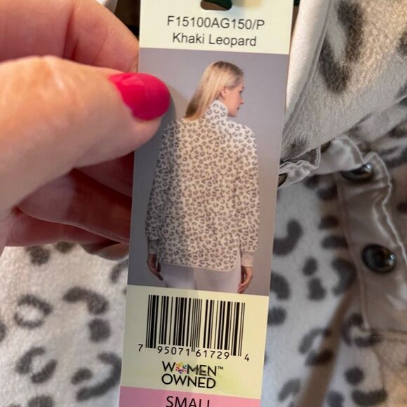 Green Tea NWT size S Khaki Leopard fleece pullover. - Picture 3 of 13